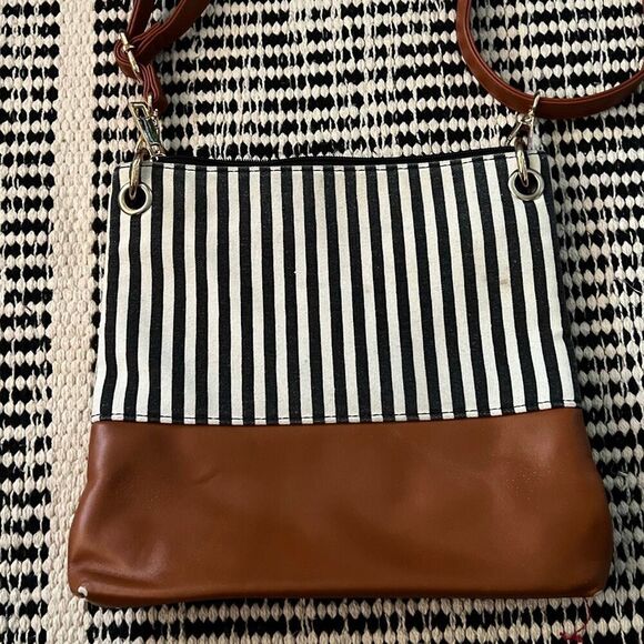 Lovevook striped crossbody purse 9.5x10” - Picture 7 of 11
